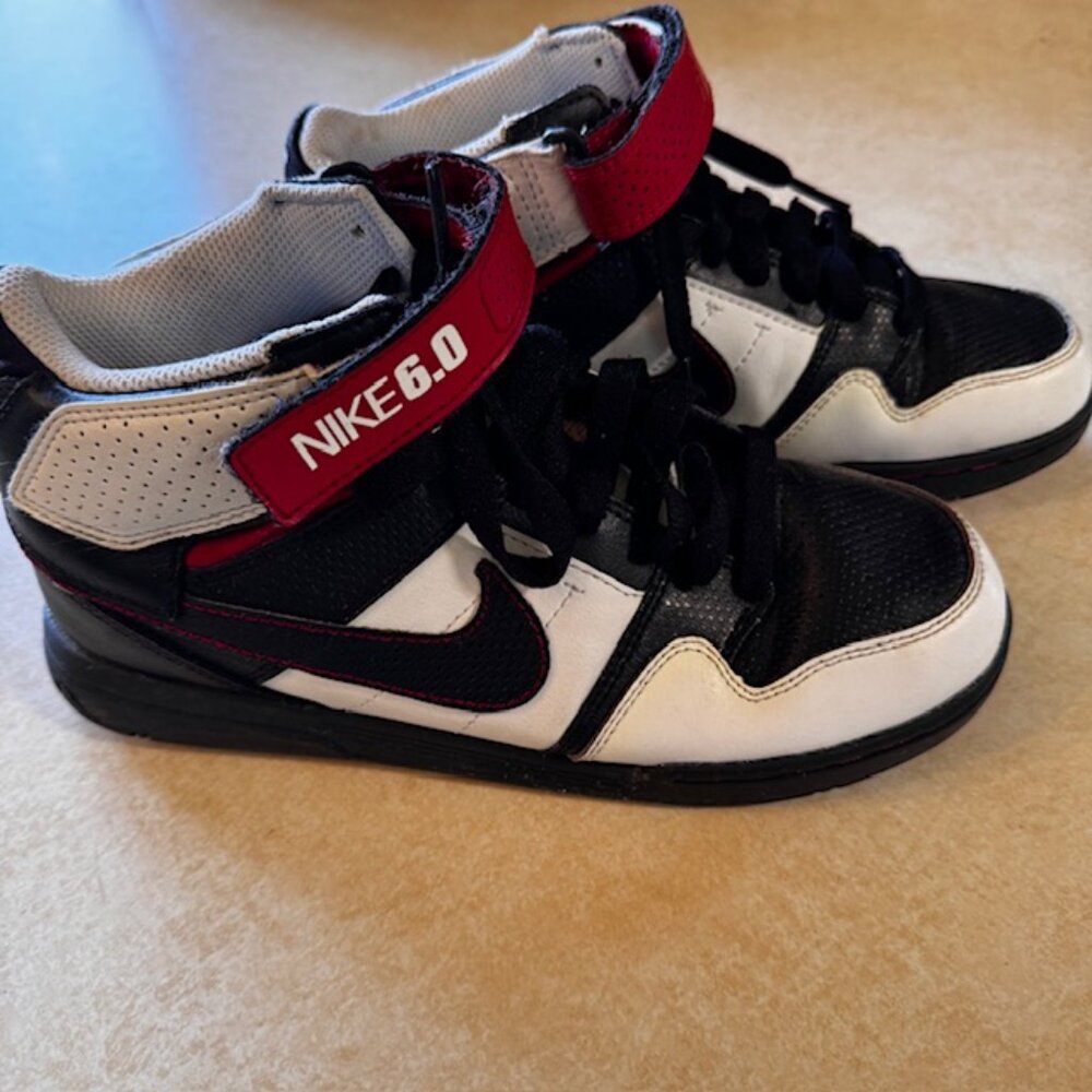 Nike 6.0 Black Red White Sneakers 407716-001